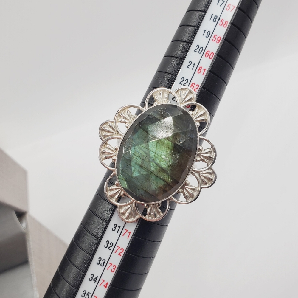 Labradorite Ring - Picture 7 of 9